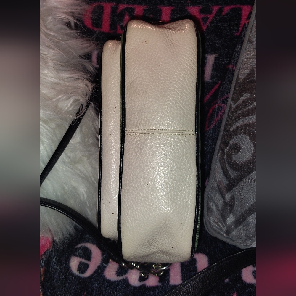 Coach Green and Cream Crossbody Camera Bag - Picture 7 of 8